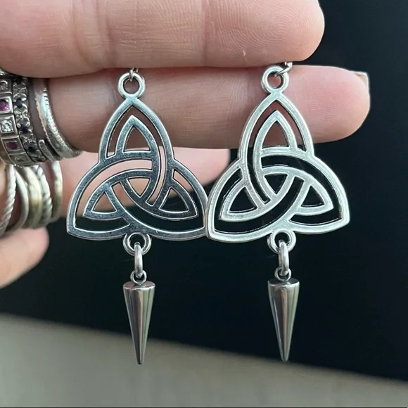 Celtic knot with silver spikes set ( necklace + earrings ) Celt goth triquetra - Picture 6 of 7
